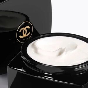 CHANEL coco noir cream